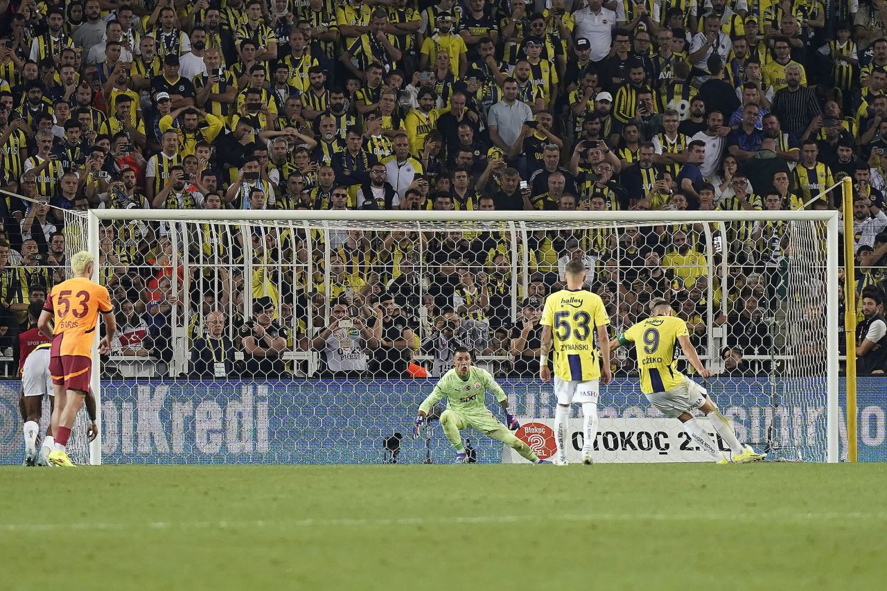 Trendyol Süper Lig Derbisinde Galatasaray Fenerbahçe'yi 3-1 Mağlup Etti - Sayfa 9