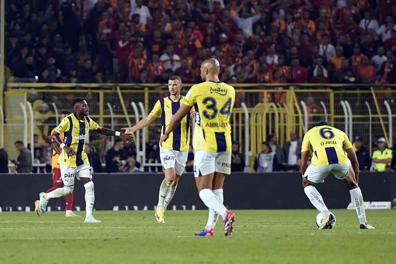 Trendyol Süper Lig Derbisinde Galatasaray Fenerbahçe'yi 3-1 Mağlup Etti - Sayfa 13