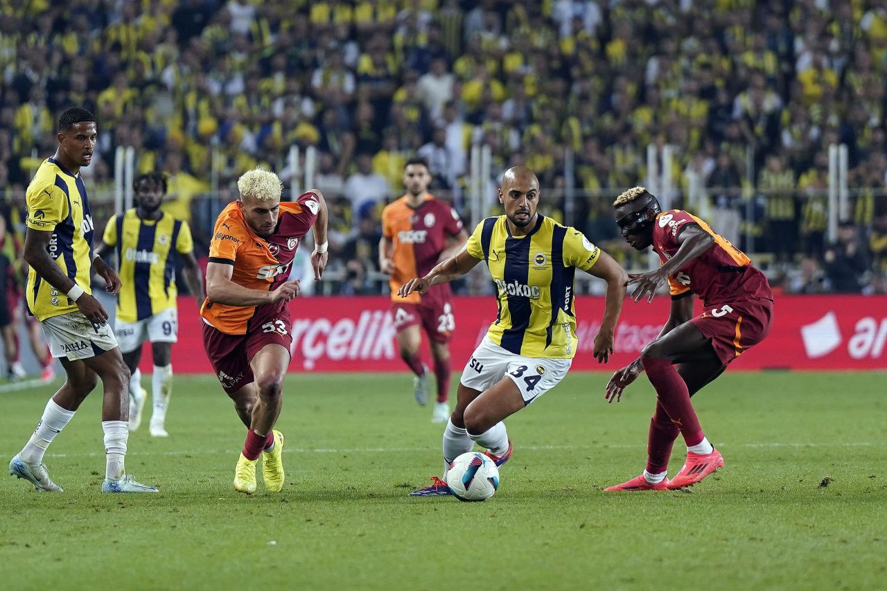 Trendyol Süper Lig Derbisinde Galatasaray Fenerbahçe'yi 3-1 Mağlup Etti - Sayfa 17