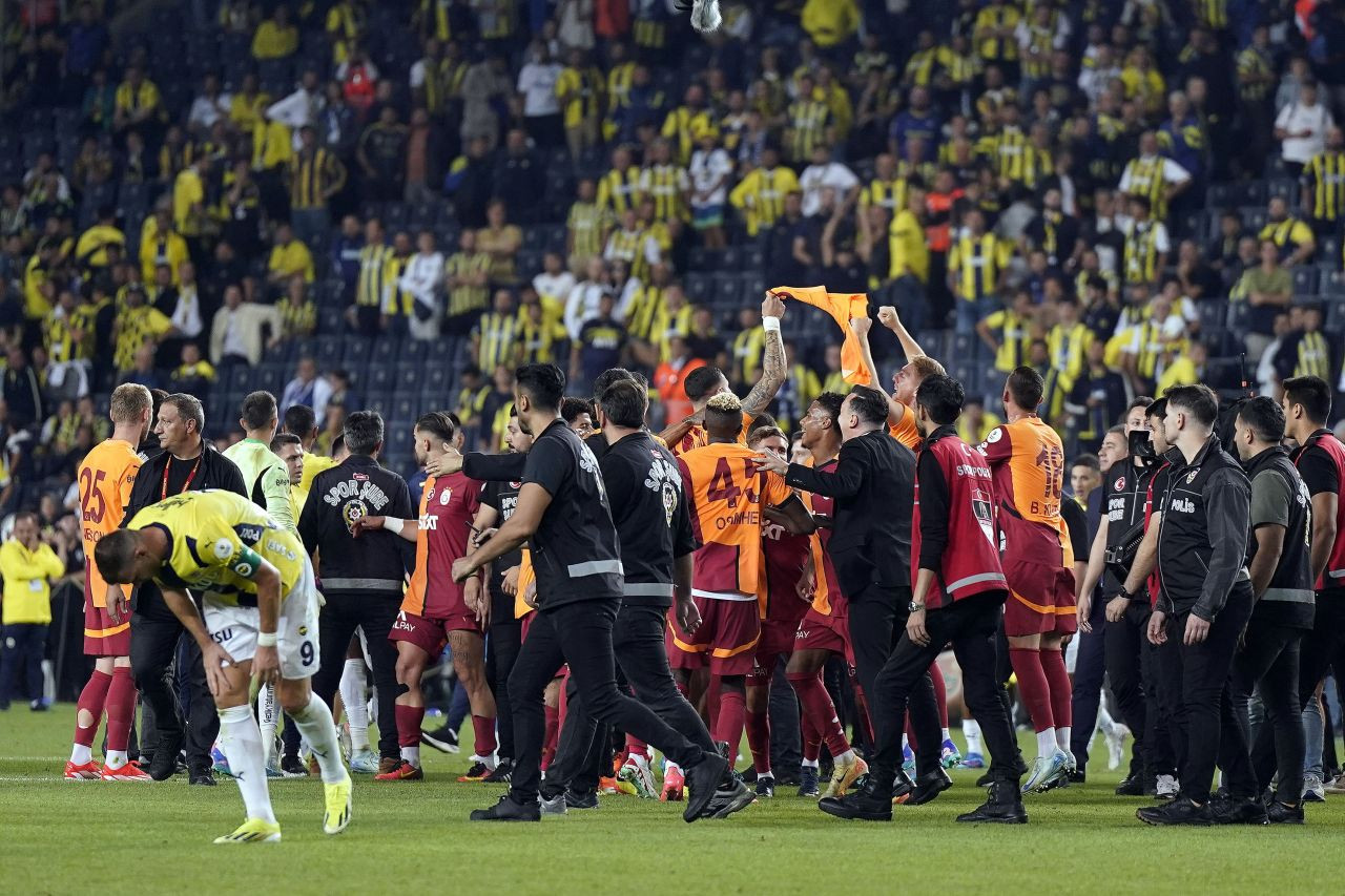 Galatasaray Fenerbahçe'yi Mağlup Etti: Süper Lig'de 6'da 6 - Sayfa 4