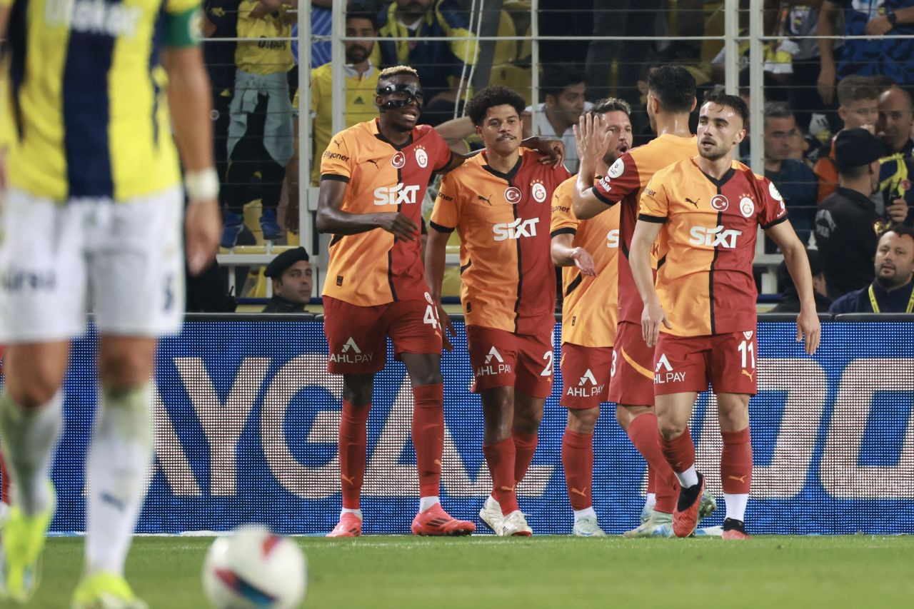 Galatasaray Fenerbahçe'yi Mağlup Etti: Süper Lig'de 6'da 6 - Sayfa 8