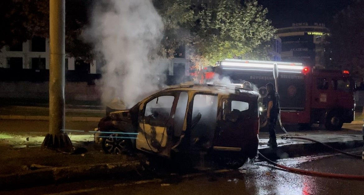 Bursa'da Refüje Çarpan Araç Alev Aldı: Sürücü Camdan Fırladı - Sayfa 2