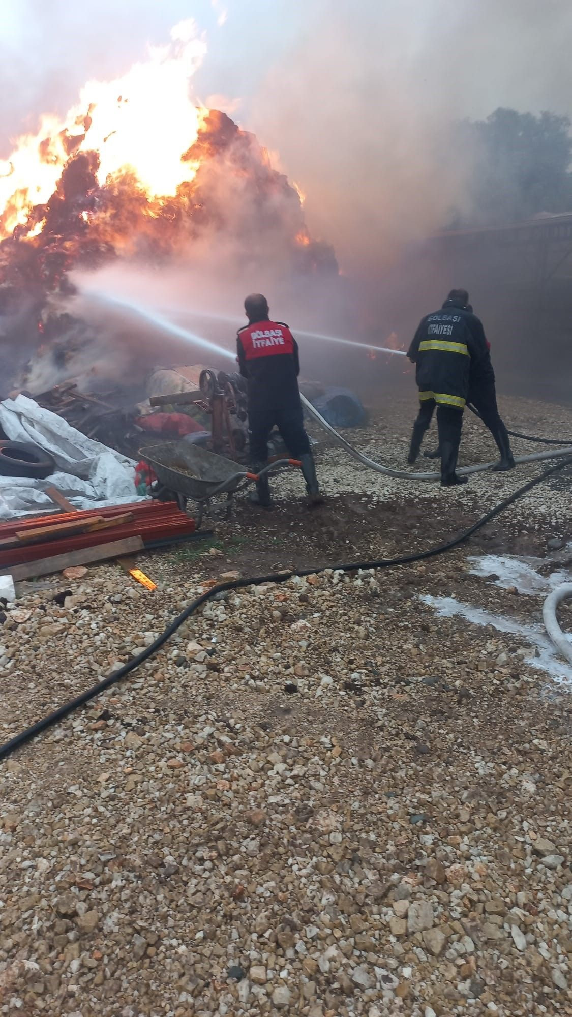 Adıyaman’da Yıldırım Düşen Samanlık Alev Alev Yandı - Sayfa 1