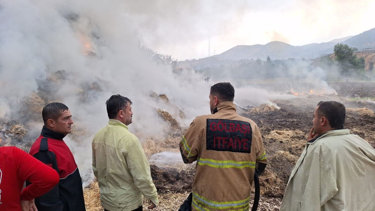 Adıyaman’da Yıldırım Düşen Samanlık Alev Alev Yandı - Sayfa 4