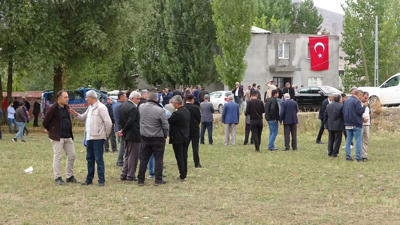 Şehit Maşallah Abakay'ın Muş’taki Baba Evine Türk Bayrağı Asıldı - Sayfa 1