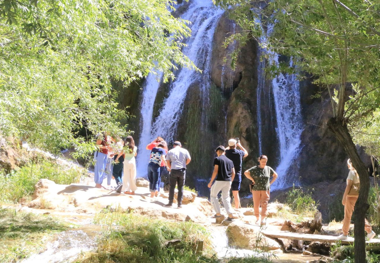 Girlevik Şelalesi’nde Hafta Sonu Yoğunluğu: Yerli ve Yabancı Turistlerin Gözdesi - Sayfa 4