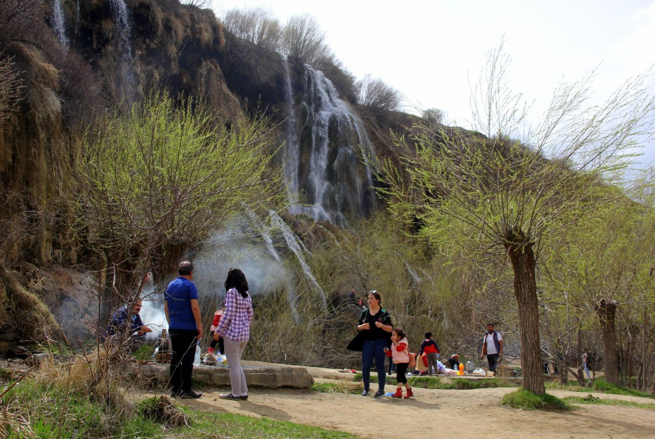 Girlevik Şelalesi’nde Hafta Sonu Yoğunluğu: Yerli ve Yabancı Turistlerin Gözdesi - Sayfa 5