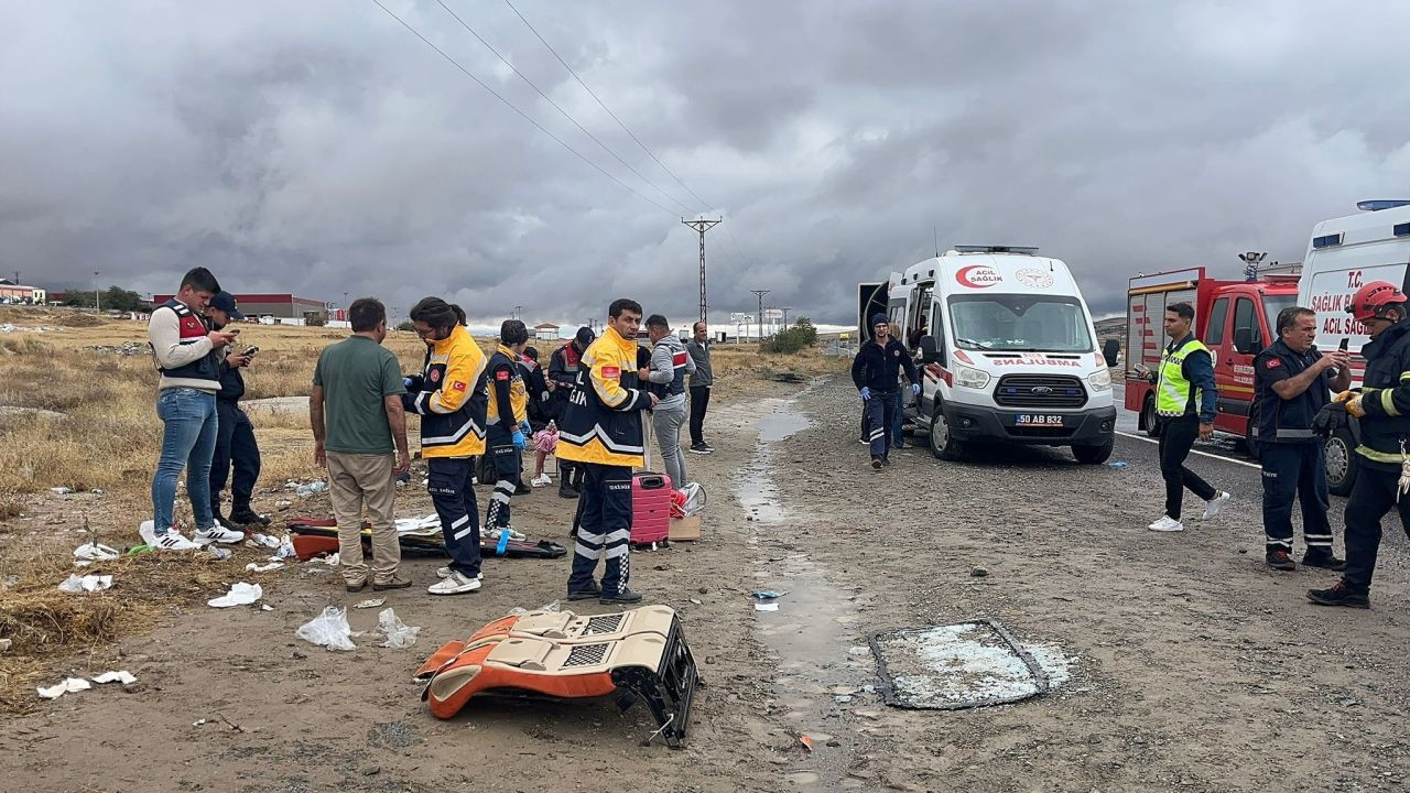 Nevşehir'de Turistleri Taşıyan Minibüs Takla Attı: 18 Yaralı - Sayfa 2