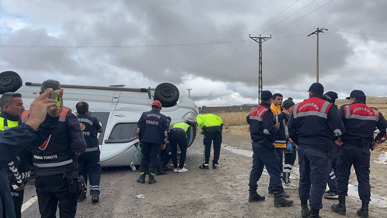 Nevşehir'de Turistleri Taşıyan Minibüs Takla Attı: 18 Yaralı - Sayfa 1