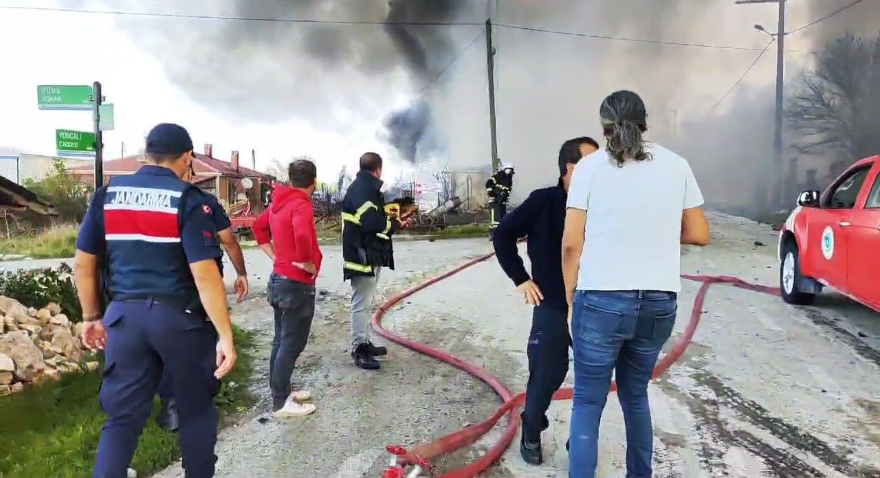 Tekirdağ’daki Fabrika Yangını: Mahalleli Ayran Taşıyarak Destek Oldu - Sayfa 3