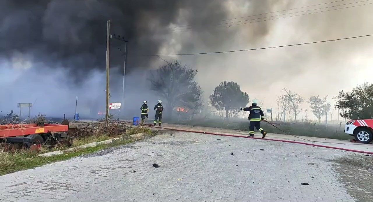 Tekirdağ’daki Fabrika Yangını: Mahalleli Ayran Taşıyarak Destek Oldu - Sayfa 2