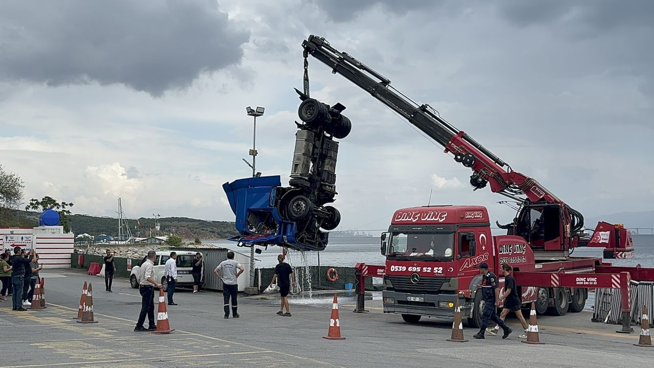 Kocaeli'de Freni Boşalan Tır Denize Uçtu: Şans Eseri Can Kaybı Yok - Sayfa 4