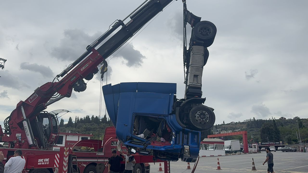 Kocaeli'de Freni Boşalan Tır Denize Uçtu: Şans Eseri Can Kaybı Yok - Sayfa 1