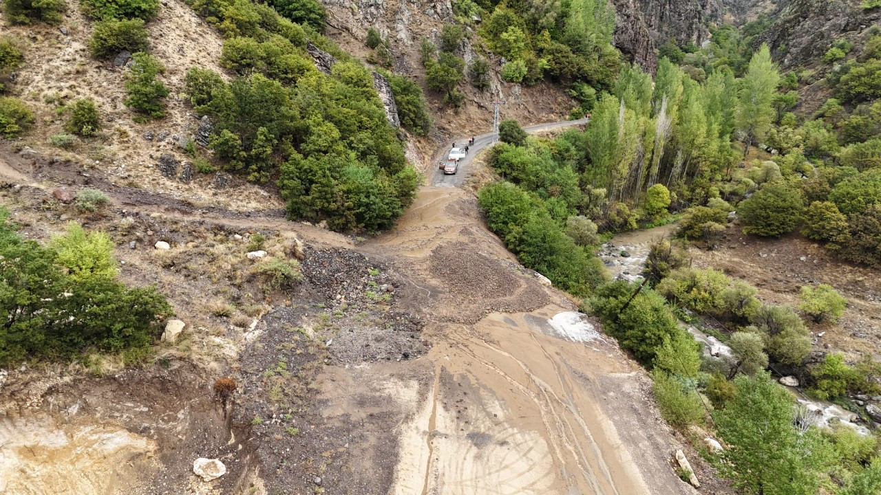 Tunceli'de Sağanak Yağış Heyelana Yol Açtı