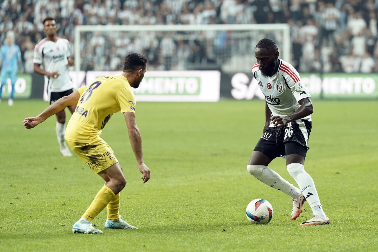 Beşiktaş’ı Kaptan Mert Günok Ayakta Tuttu: Kritik Kurtarışlar Maça Damga Vurdu - Sayfa 8