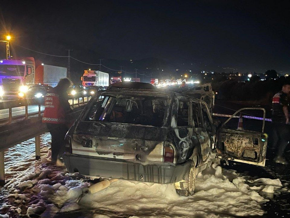 Feci kazada alev topuna dönen araç karı-kocaya mezar oldu! - Sayfa 9