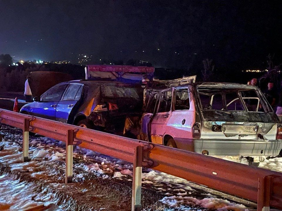 Feci kazada alev topuna dönen araç karı-kocaya mezar oldu! - Sayfa 10