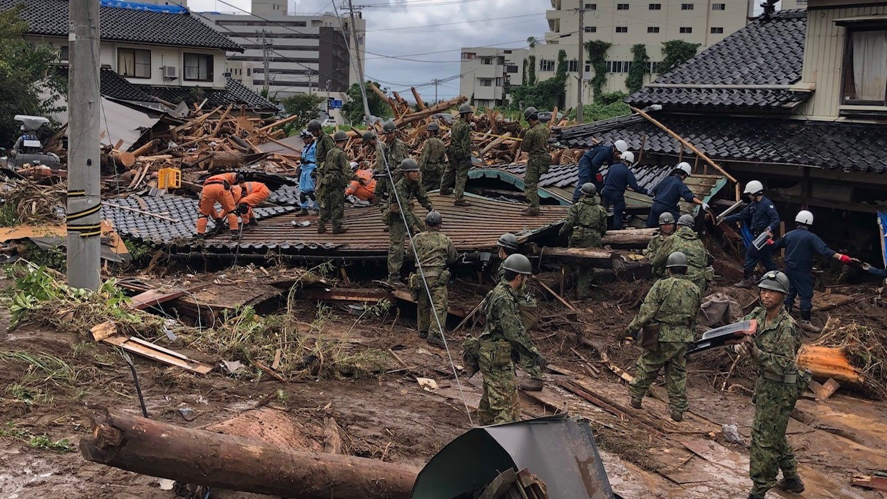 Japonya'da sel:6 ölü