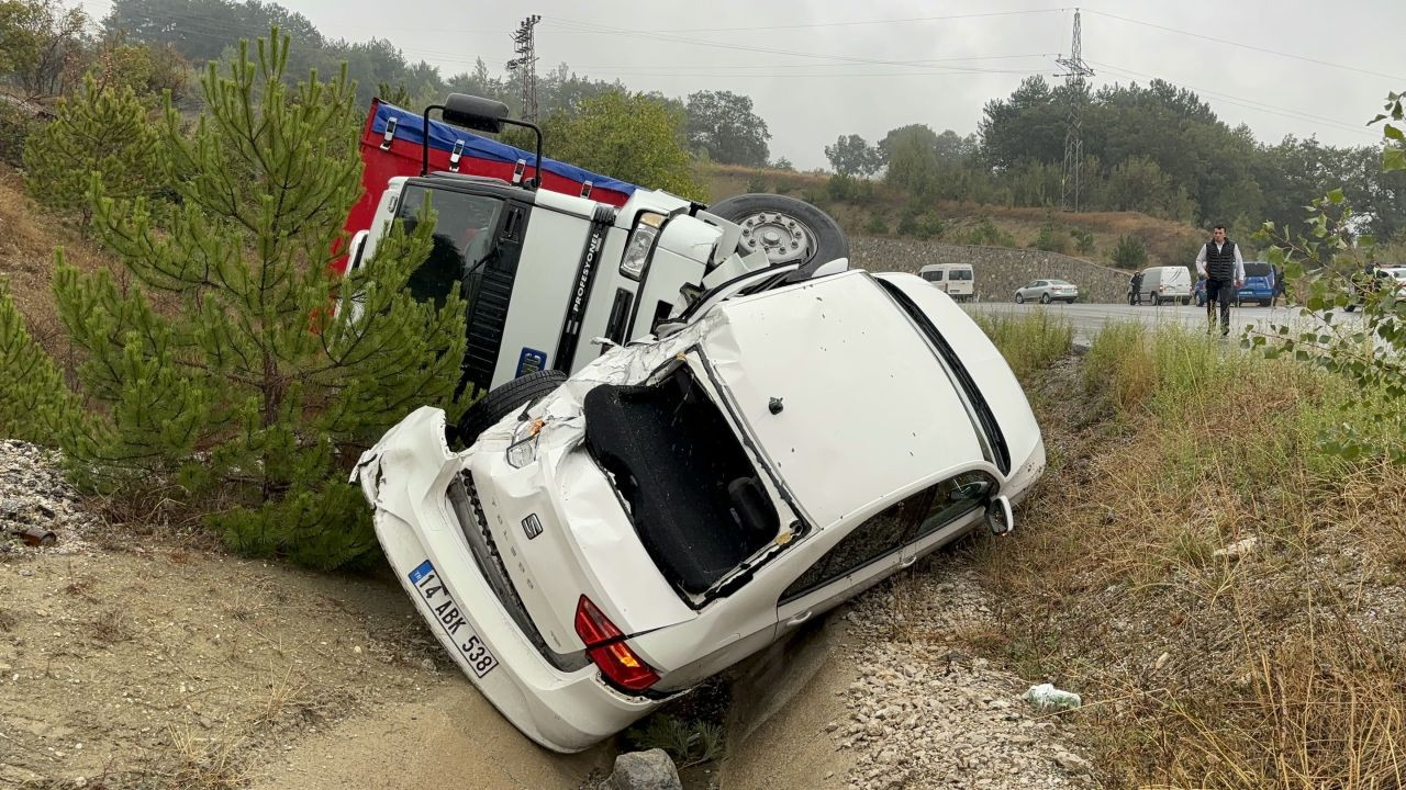 Kazayı Haber Vermek İçin Duran Otomobile Kamyon Çarptı: 2 Yaralı - Sayfa 4