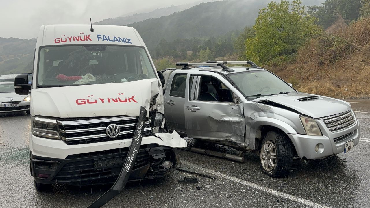 Kazayı Haber Vermek İçin Duran Otomobile Kamyon Çarptı: 2 Yaralı - Sayfa 2