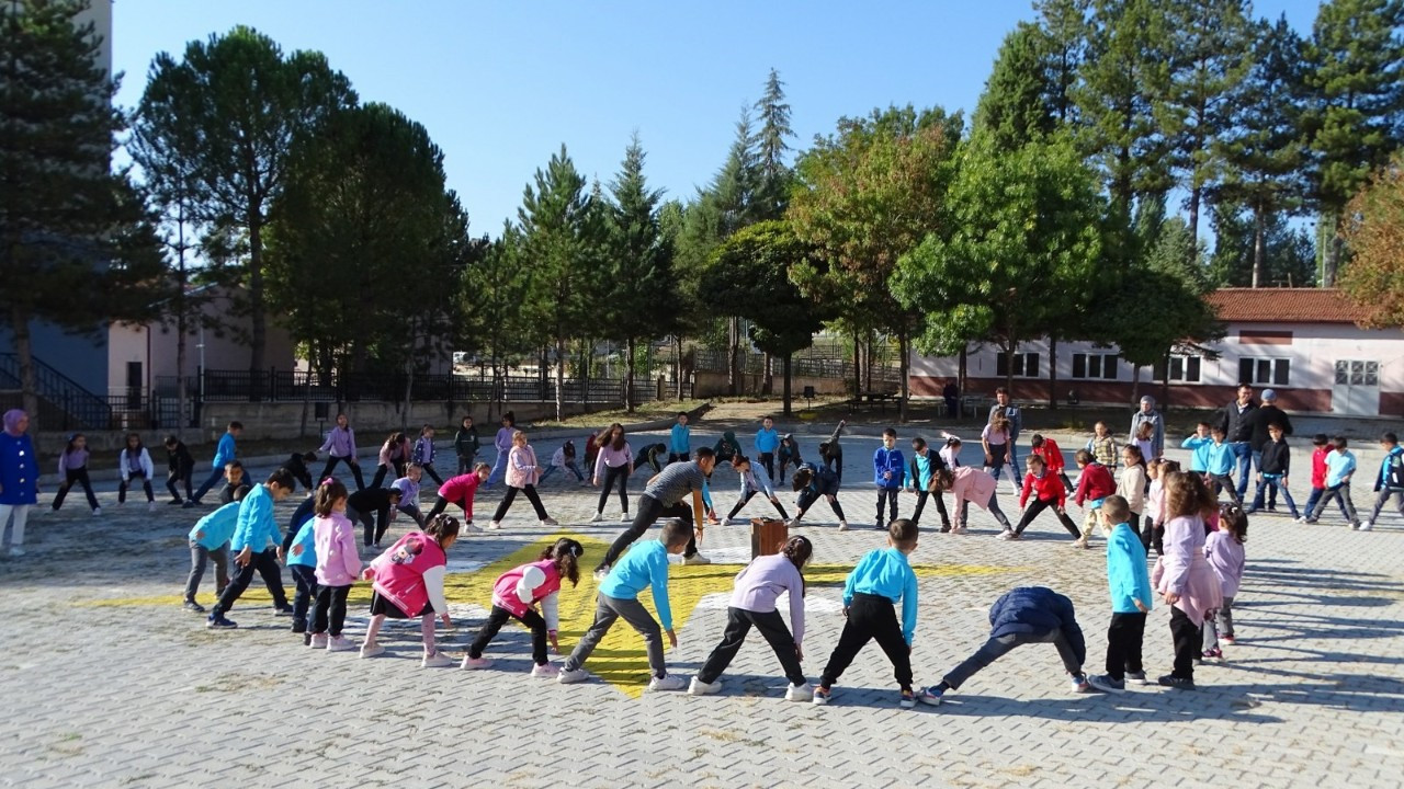 Hisarcık'ta Öğrenciler Güne Sabah Sporu ile Başlıyor