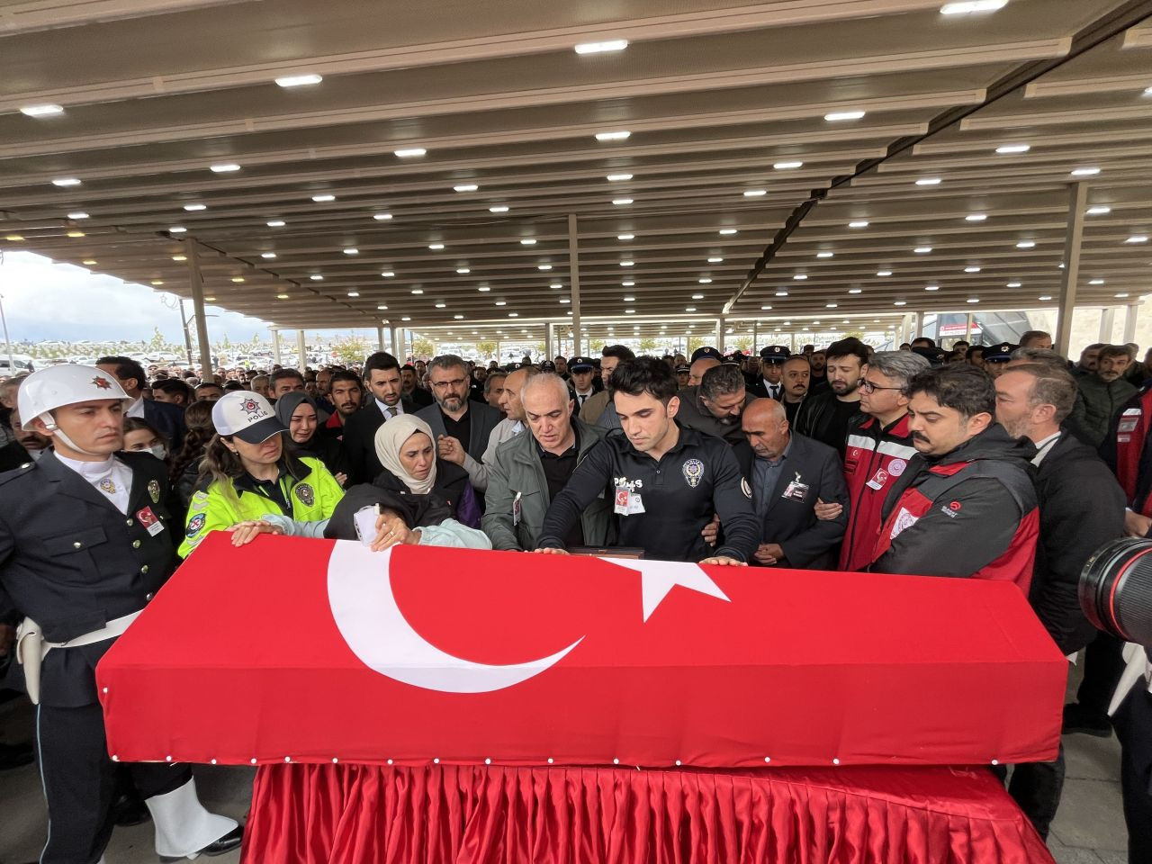 Şehit Polis Şeyda Yılmaz, Sivas'ta Son Yolculuğuna Uğurlandı - Sayfa 5