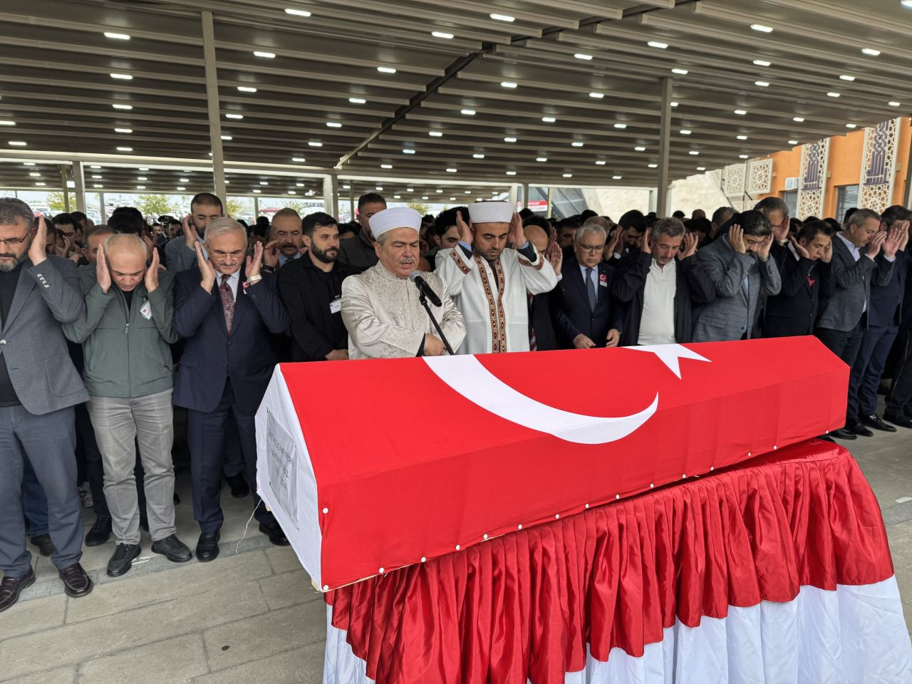 Şehit Polis Şeyda Yılmaz, Sivas'ta Son Yolculuğuna Uğurlandı - Sayfa 6