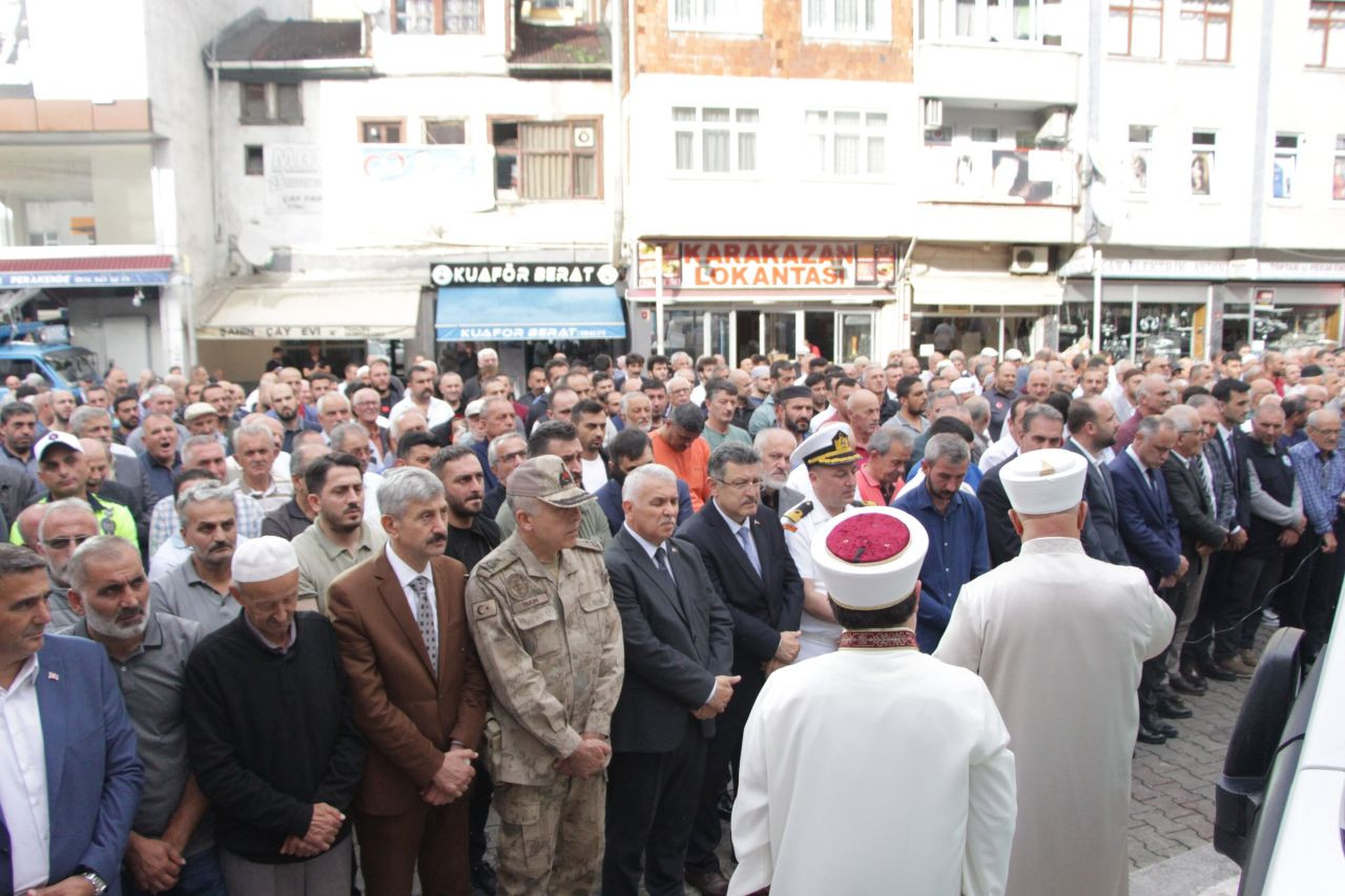 Trabzon'daki Selde Hayatını Kaybeden Ali Kemal Demir Son Yolculuğuna Uğurlandı - Sayfa 2