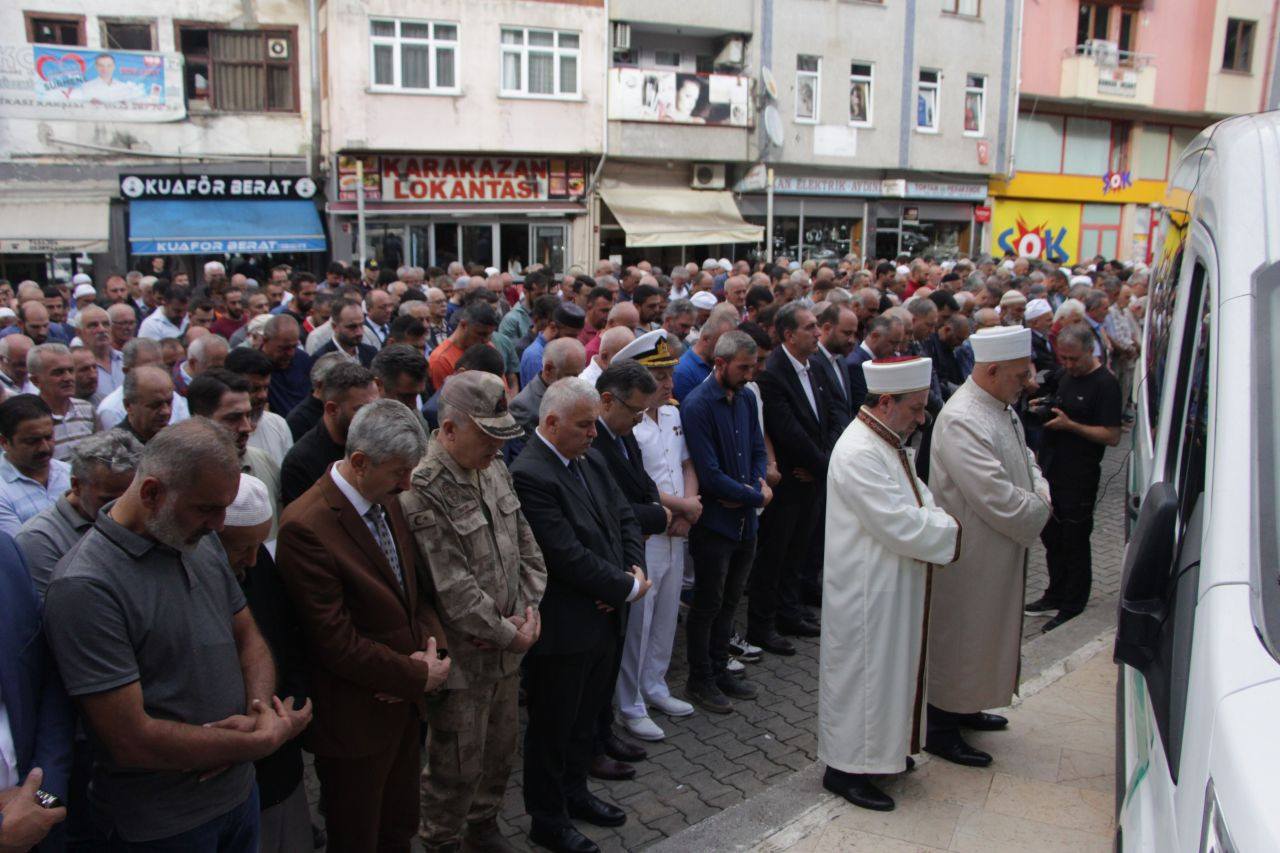 Trabzon'daki Selde Hayatını Kaybeden Ali Kemal Demir Son Yolculuğuna Uğurlandı - Sayfa 5