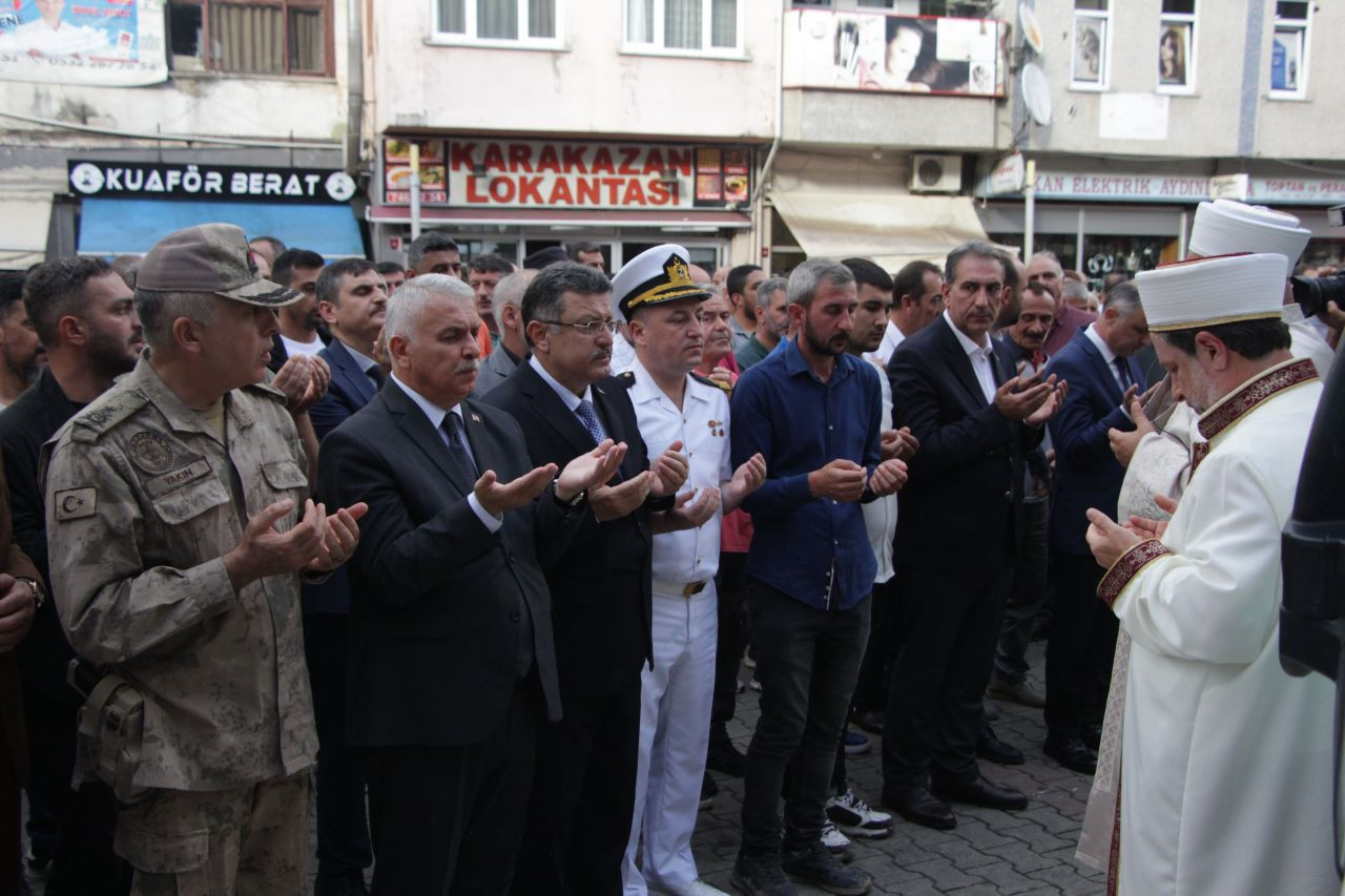 Trabzon'daki Selde Hayatını Kaybeden Ali Kemal Demir Son Yolculuğuna Uğurlandı - Sayfa 6