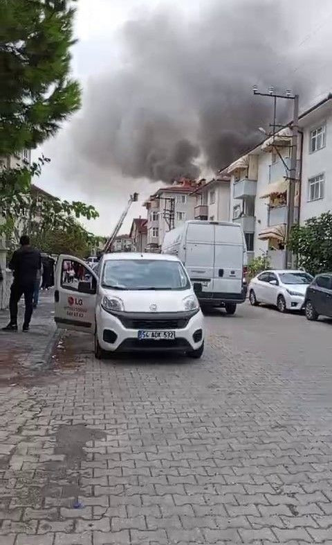 Sakarya'da Korkutan Yangın: Mahalleli Sokağa Döküldü! - Sayfa 4