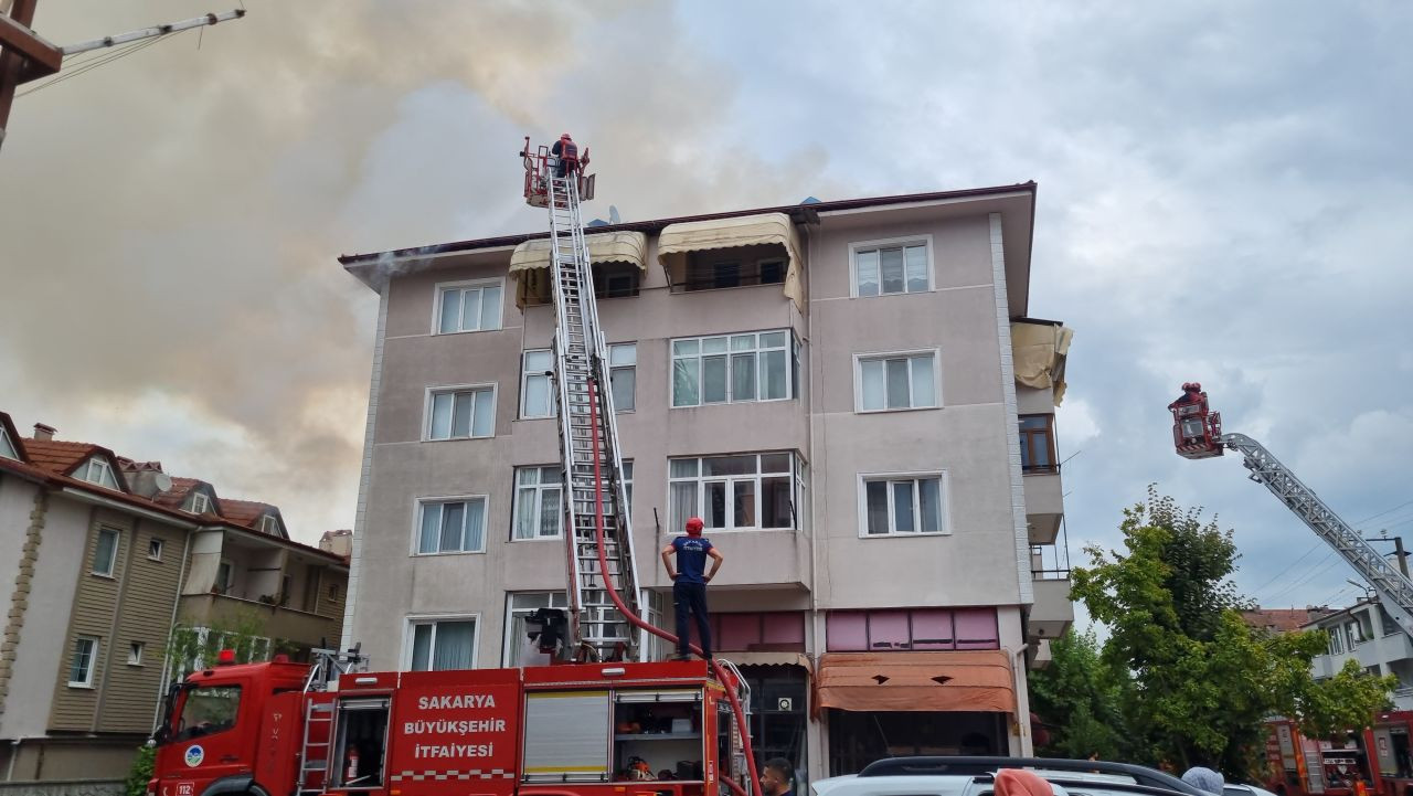 Sakarya'da Korkutan Yangın: Mahalleli Sokağa Döküldü! - Sayfa 3