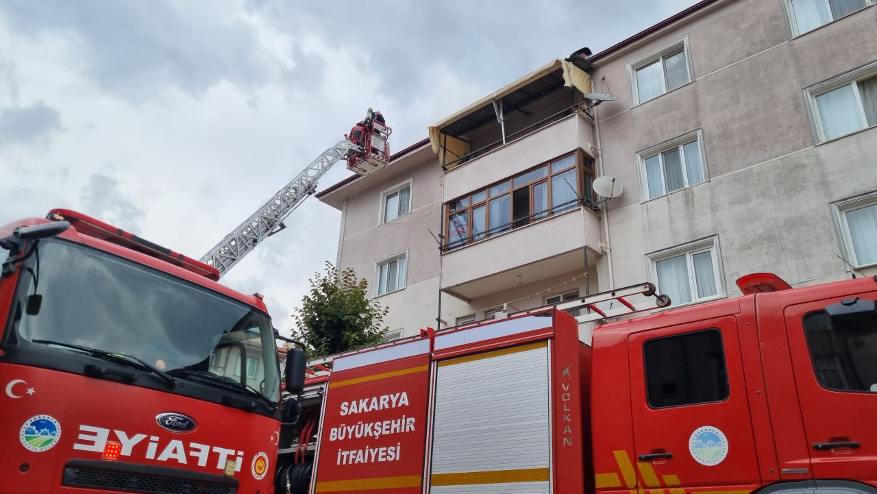 Sakarya'da Korkutan Yangın: Mahalleli Sokağa Döküldü! - Sayfa 2