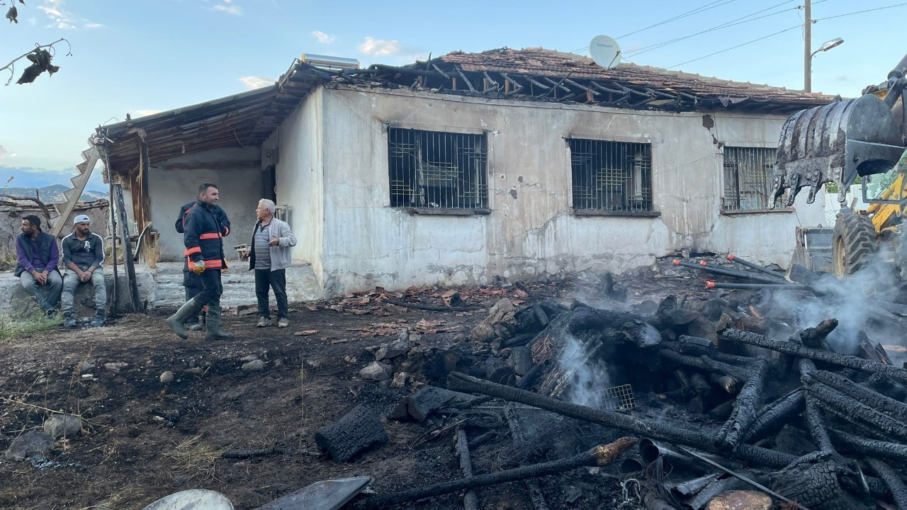 Malatya'da Depo Yangını: Tonlarca Odun Alev Alev Yandı!