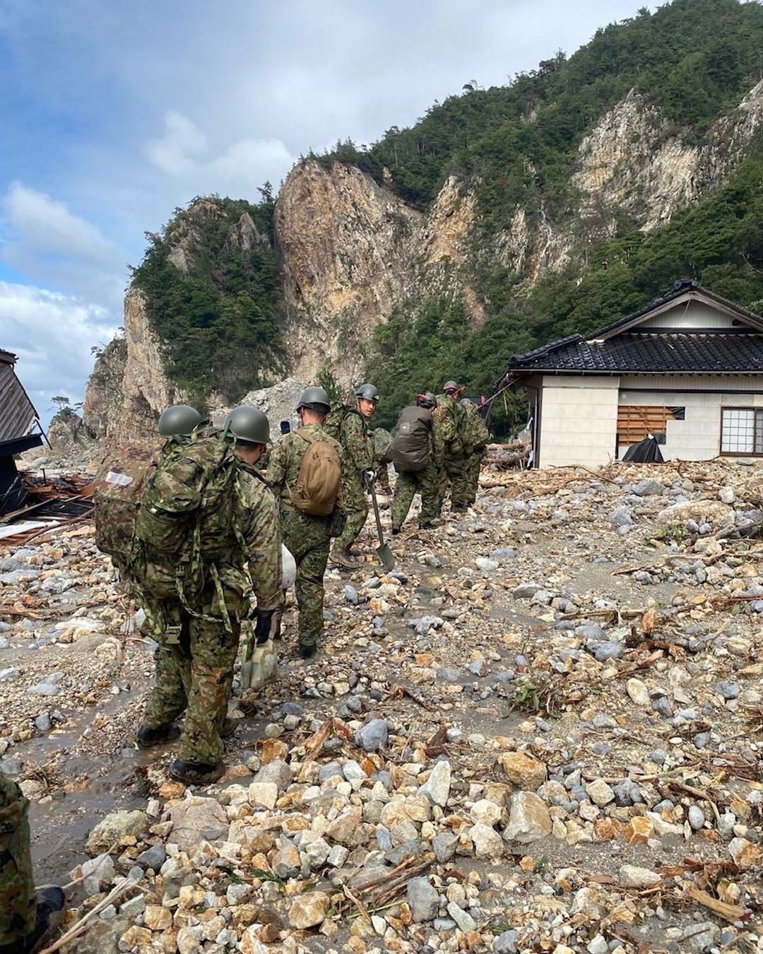 Japonya’da Sel ve Toprak Kaymaları Felaketi! Ölü Sayısı 7’ye Yükseldi - Sayfa 4