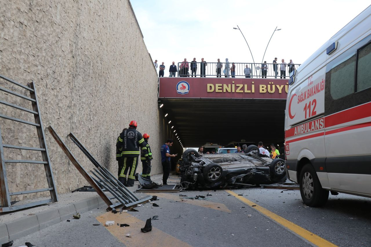 Denizli’de Köprülü Kavşakta Feci Kaza! 1 Ölü, 2 Ağır Yaralı - Sayfa 1