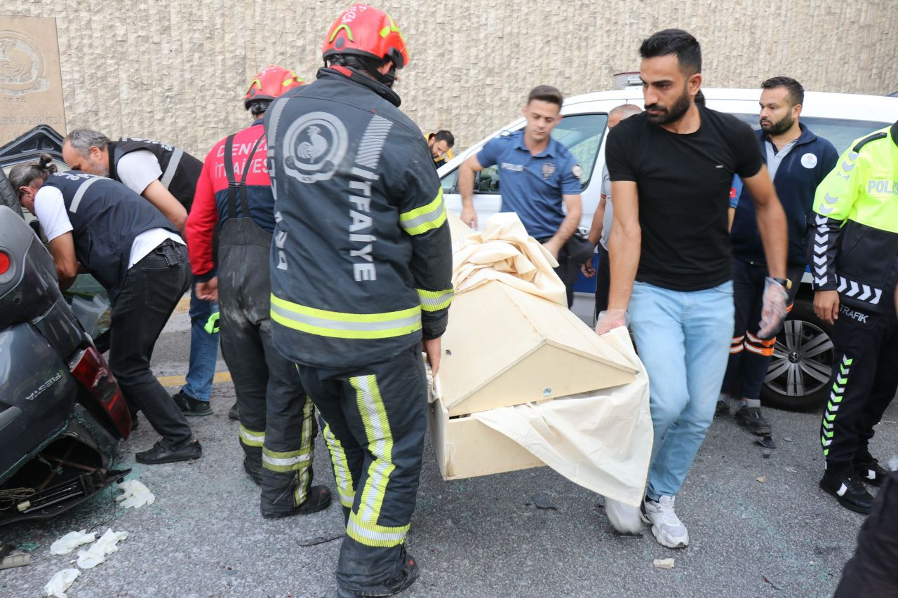 Denizli’de Köprülü Kavşakta Feci Kaza! 1 Ölü, 2 Ağır Yaralı - Sayfa 8