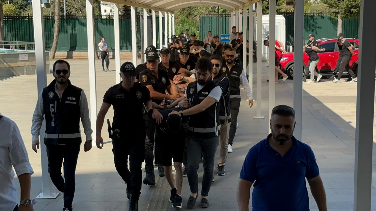 Antalya merkezli 'Kuyu-27' operasyonunda gözaltına alınan 34 şüpheliden 32'si tutuklandı