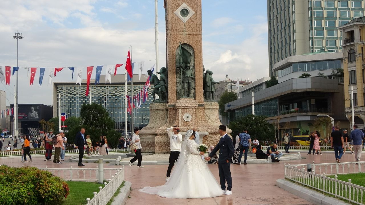 Taksim’de Faslı Gelin ve Damat Objektiflere Gülümseyerek Büyük İlgi Gördü - Sayfa 7