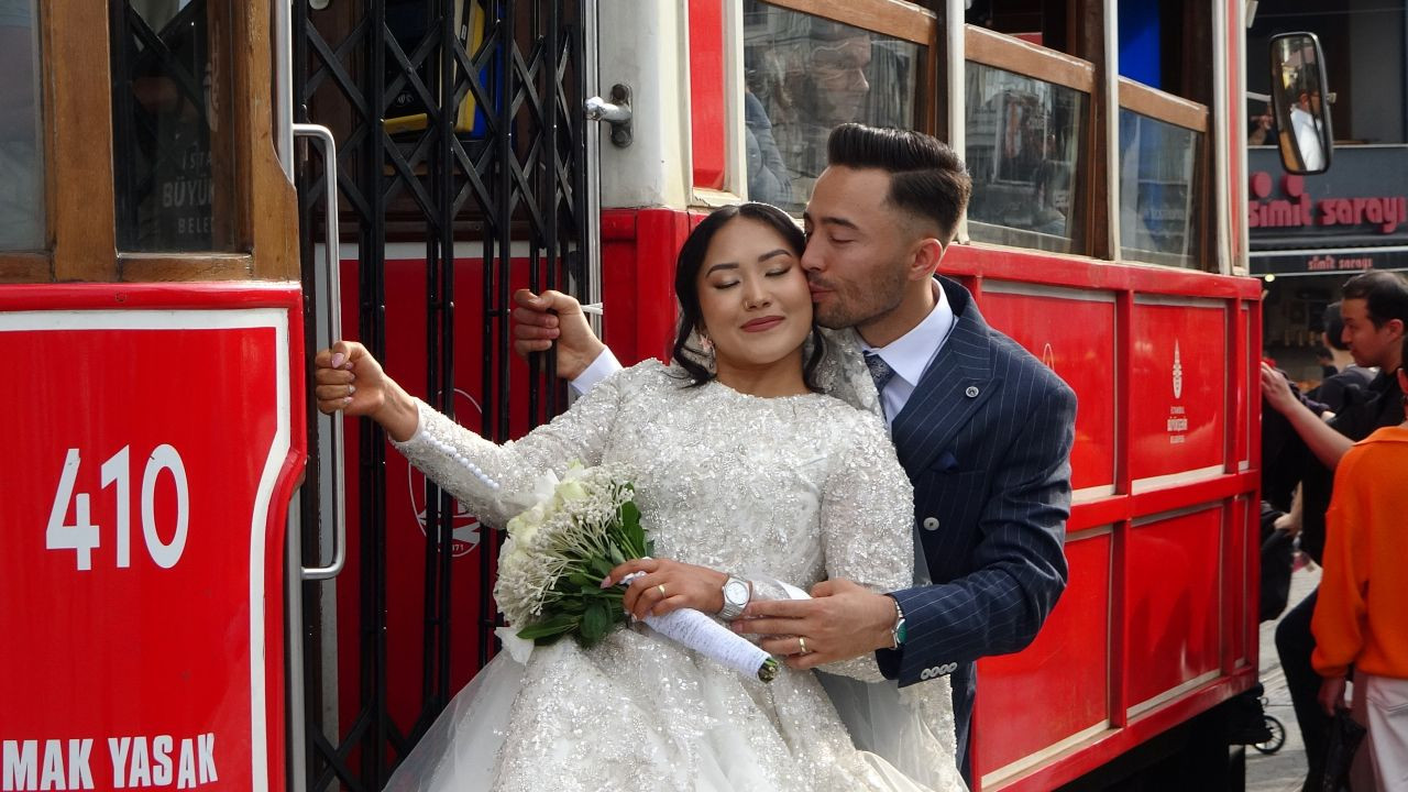 Taksim’de Faslı Gelin ve Damat Objektiflere Gülümseyerek Büyük İlgi Gördü - Sayfa 5