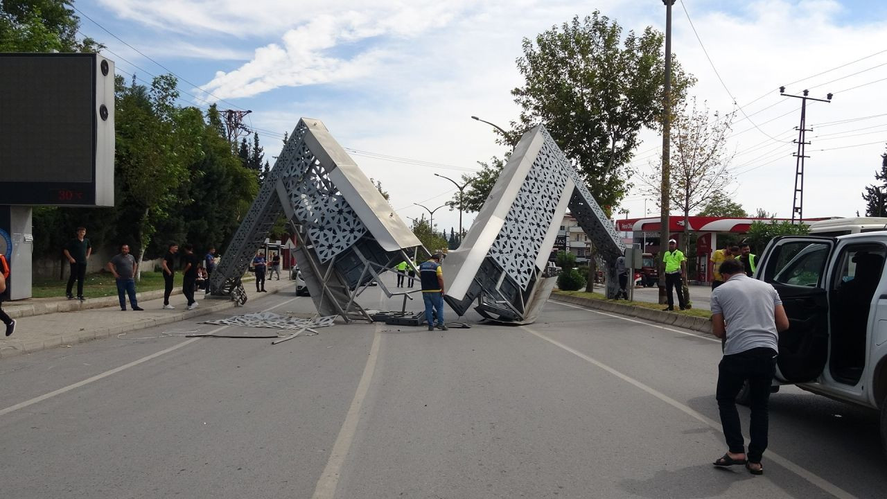 Yüzlerce aracın geçtiği yolda faciadan dönüldü - Sayfa 1