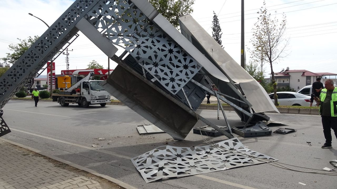 Yüzlerce aracın geçtiği yolda faciadan dönüldü - Sayfa 2