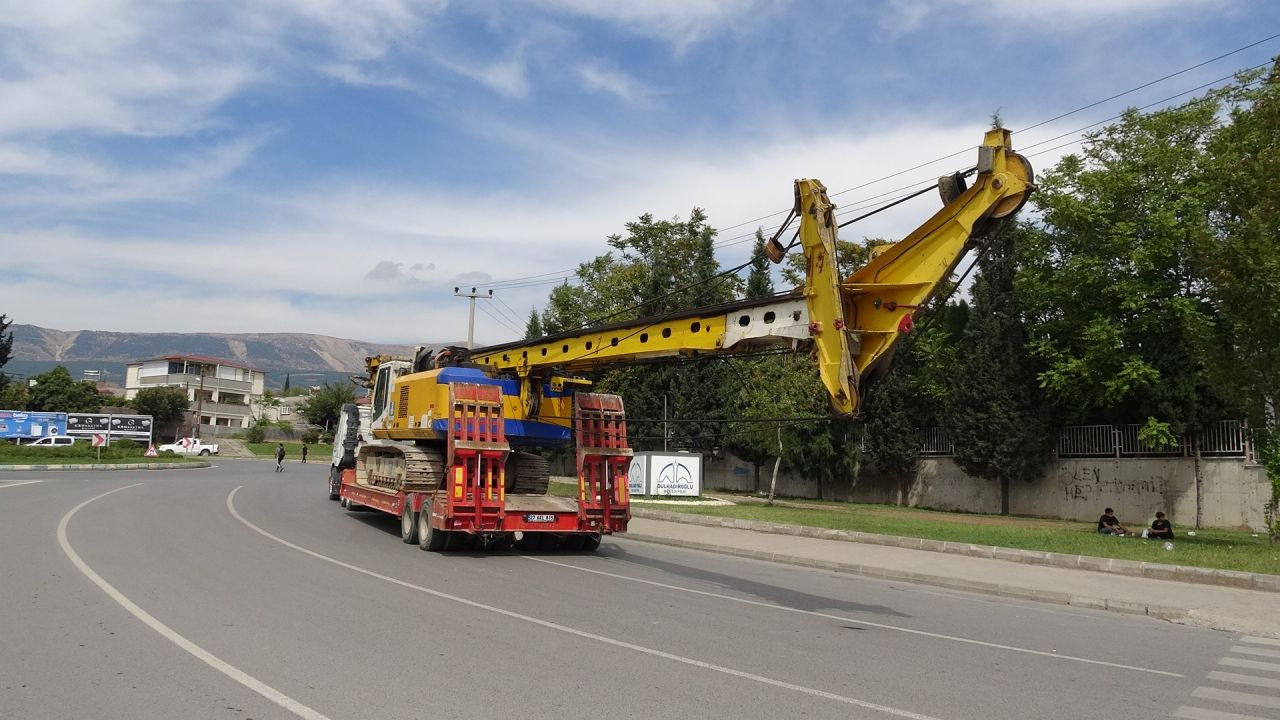 Yüzlerce aracın geçtiği yolda faciadan dönüldü - Sayfa 5