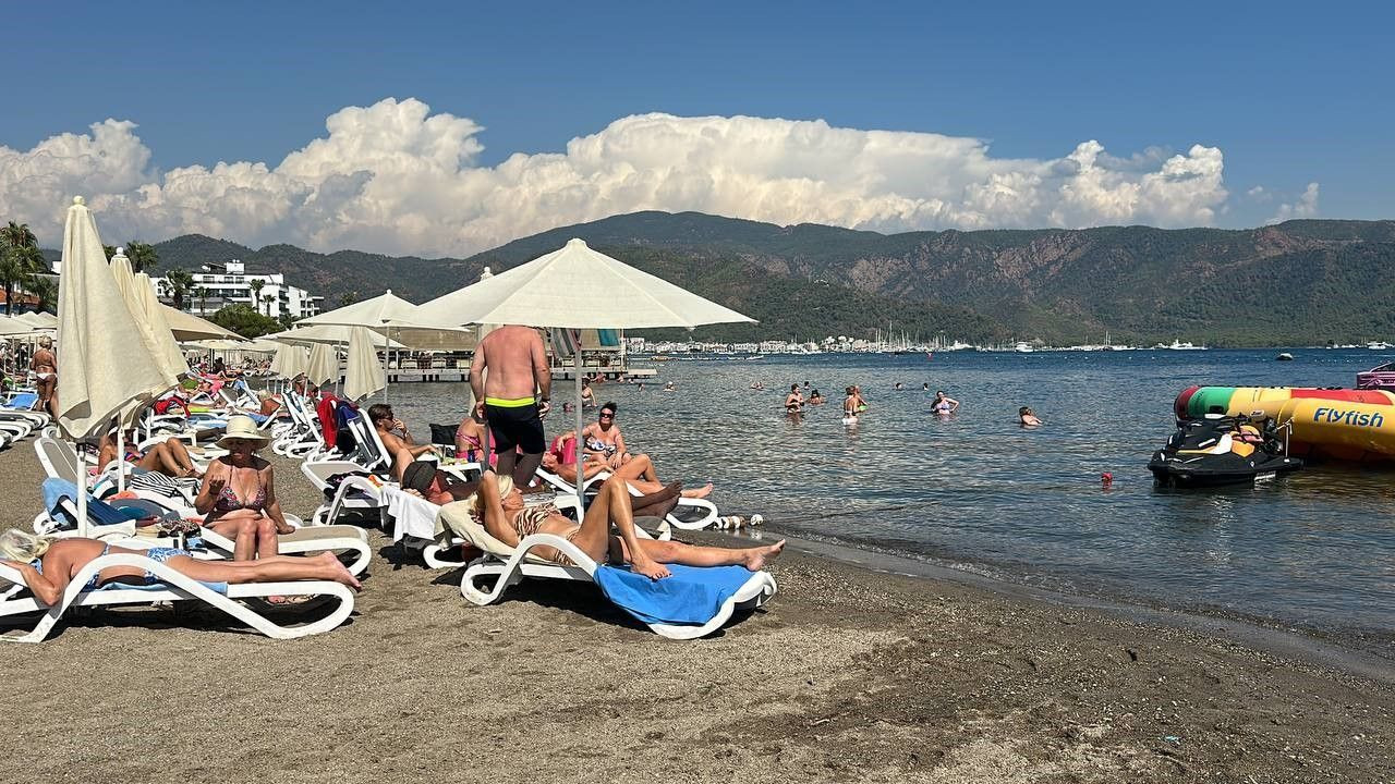 Marmaris'te denizin keyfini turistler çıkarıyor - Sayfa 1