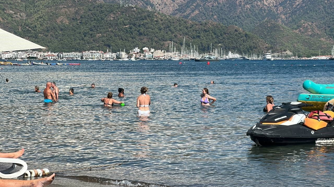 Marmaris'te denizin keyfini turistler çıkarıyor - Sayfa 2