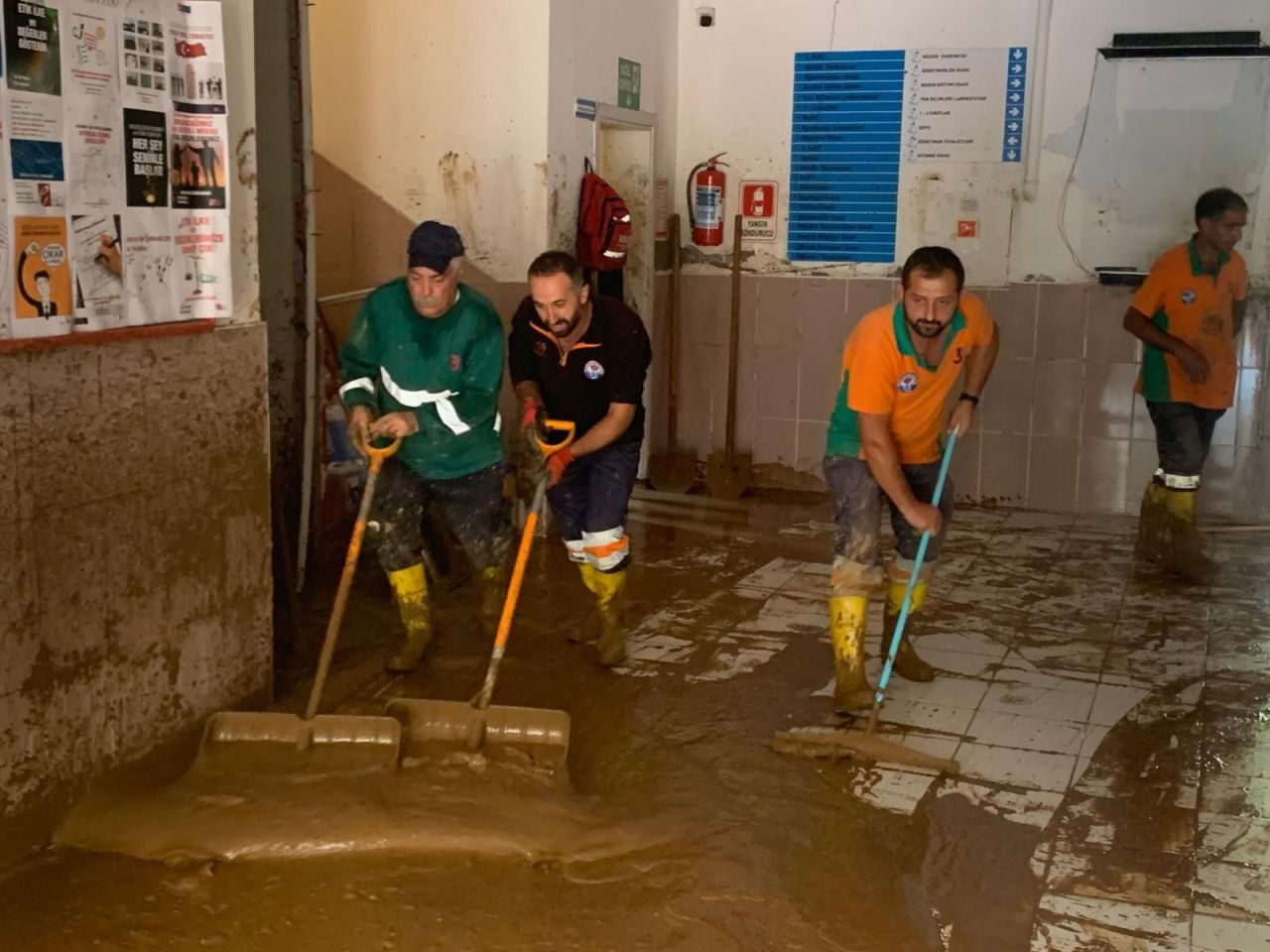 Trabzon'da Selden Zarar Gören Okullar İçin Temizlik Seferberliği - Sayfa 4