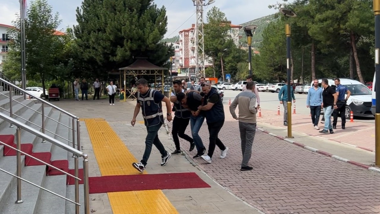 Burdur’da Halasının Oğlunu Öldüren Şahıs ve Eşi Tutuklandı