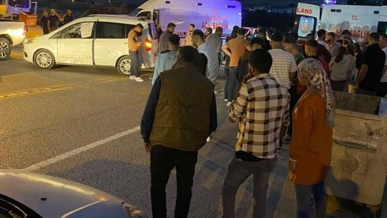 Elmadağ'da Motosiklet ve Otomobil Çarpıştı: 2 Kişi Yaralandı