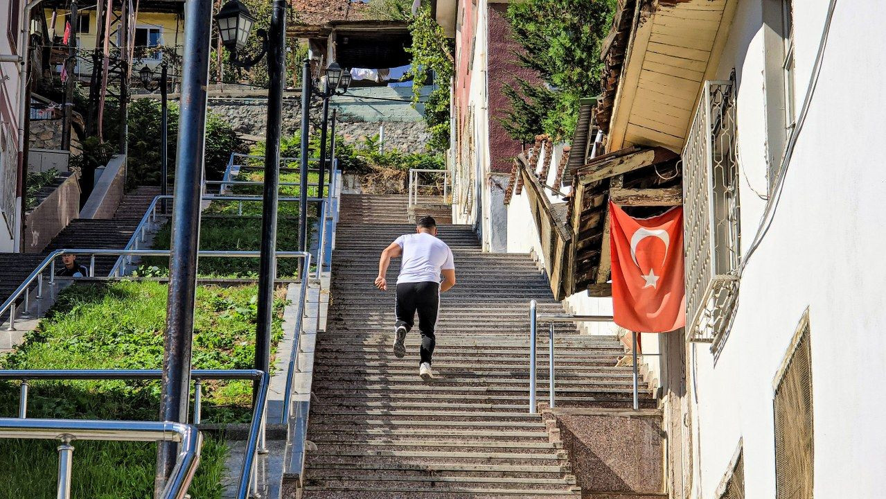 Milli atlet çocukluk hayali Survivor için ülkenin en ilginç merdivenlerinden birinde antrenman yapıyor - Sayfa 7