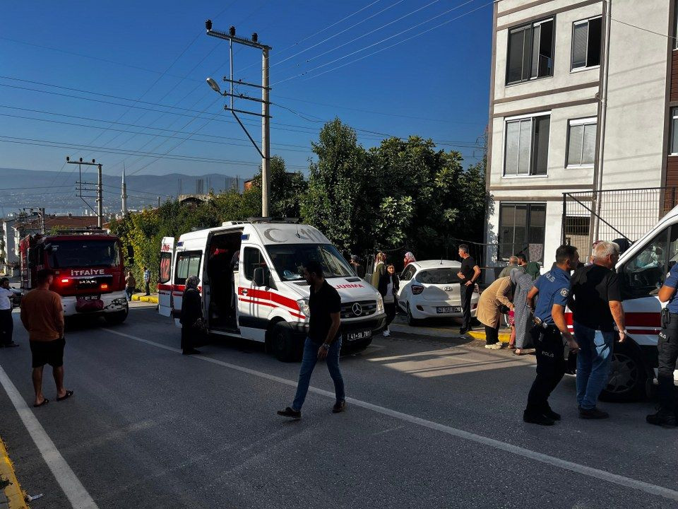 Kocaeli'de korkutan kaza! otomobil bahçeye daldı: Anneanne ve 2 torunu yaralandı - Sayfa 5